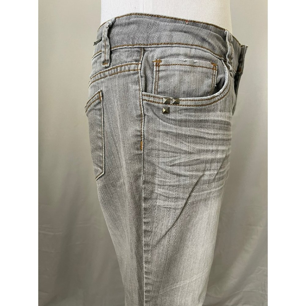 Dollhouse Light Gray Capri Jeans - 13 - Picture 5 of 12